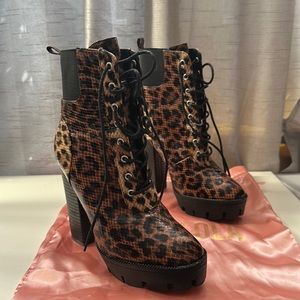 New no tags, Miss Lola Chunky Animal print boots . Size 5.5.